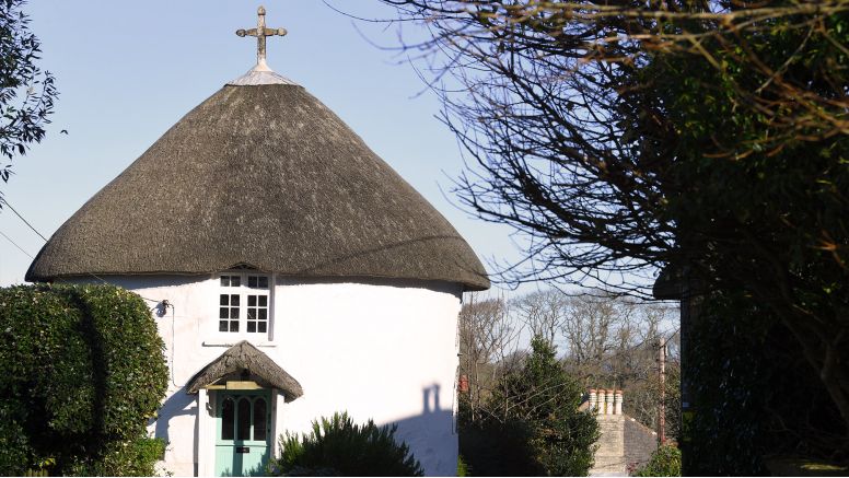 A thatched round house in Veryan, Cornwall.